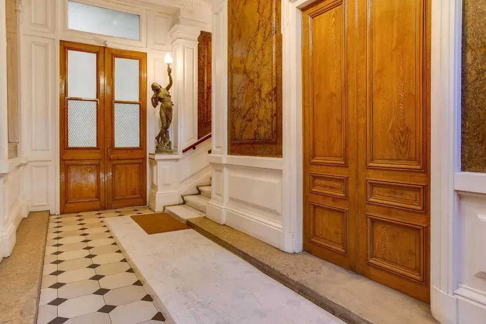 Lovely Mezzanine Apartment Near Buttes Chaumont Park