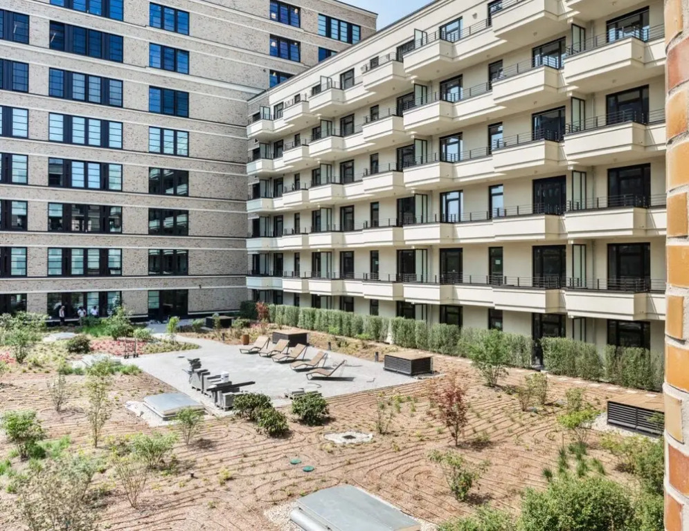 Business/holiday Apartment With Whirlpool