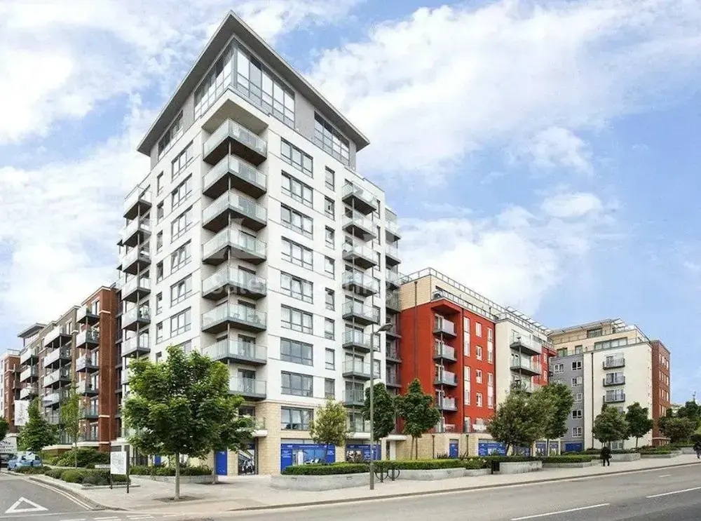London - Apartment - Sleeps 2 - Garden - Pool