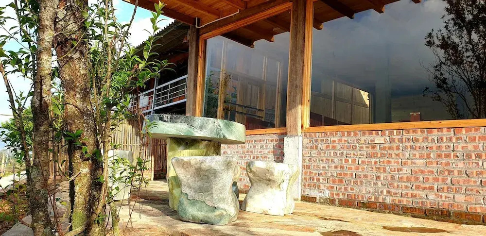 Tavan Dragon House