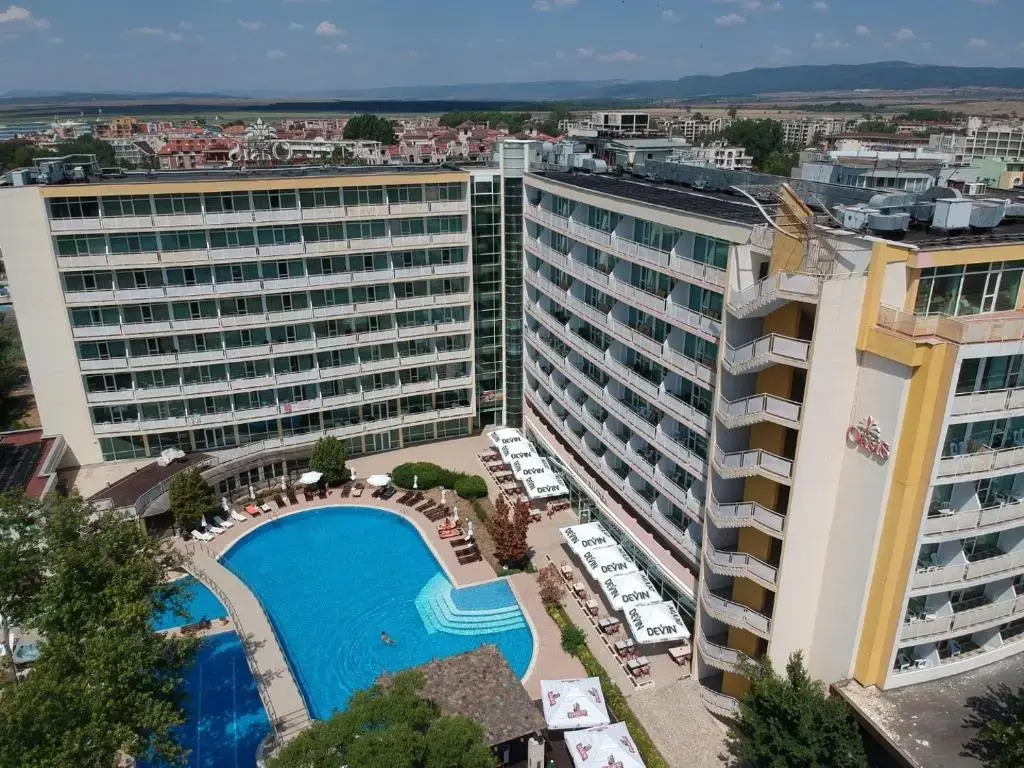 Grand Hotel Nirvana