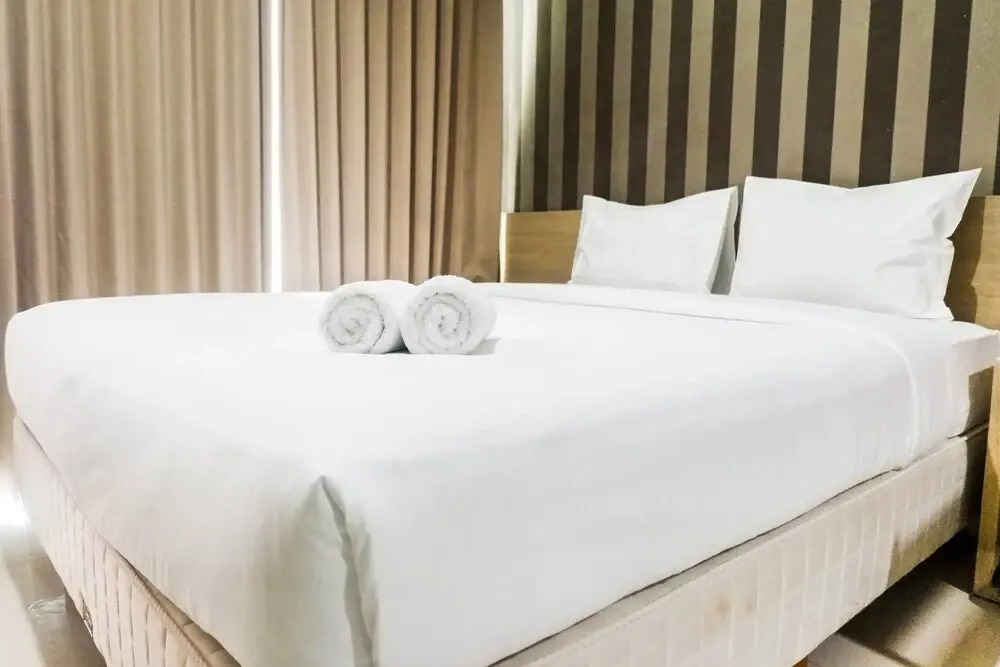 Spacious Studio Room at the Square Apartment