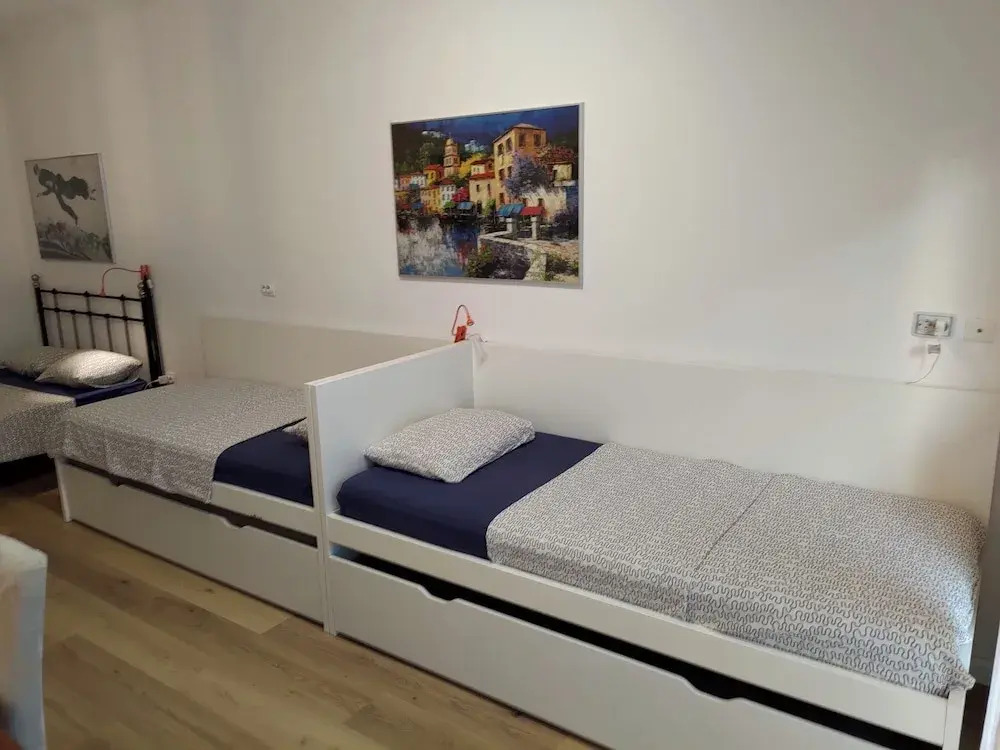 Apartment - Sleeps 5 - Parking - Balcony