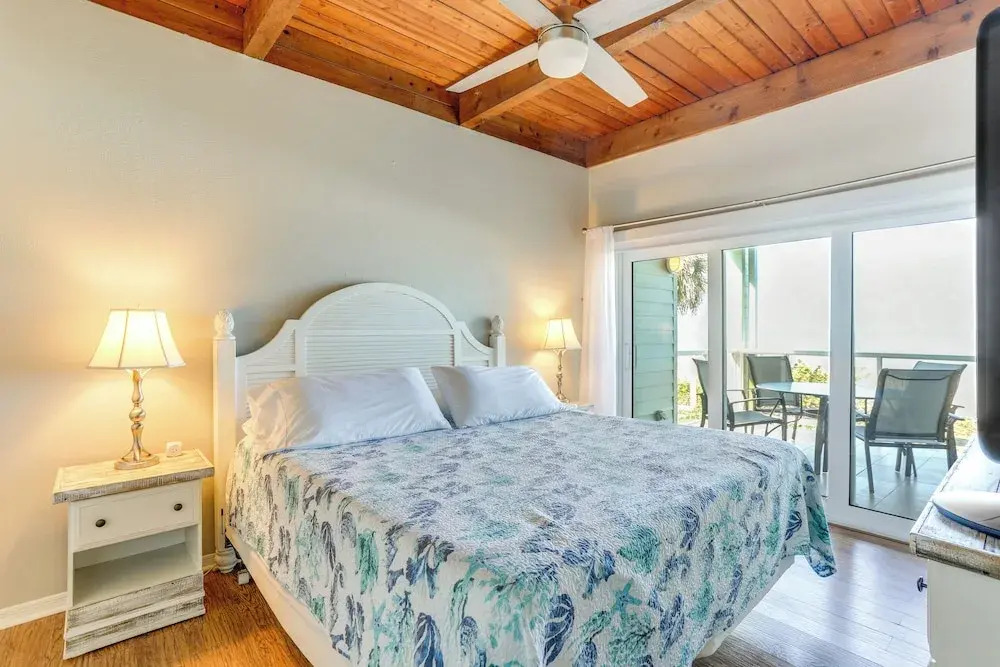 Lovely Indian Shores Condo w/ Beach Access!