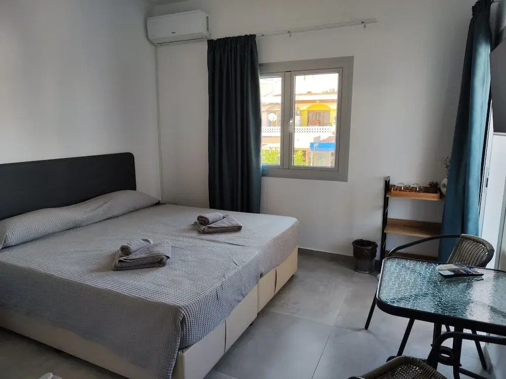 Sun Plaza Suites