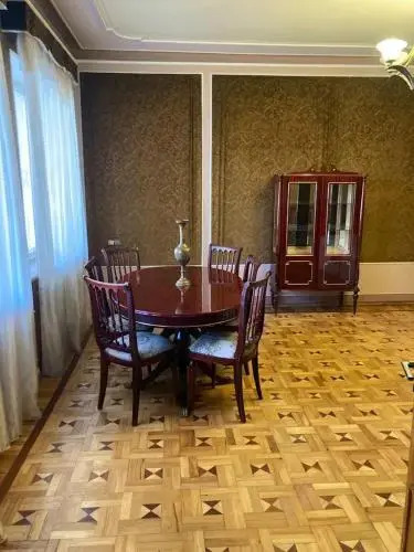 Classic Apartment On Kievyan