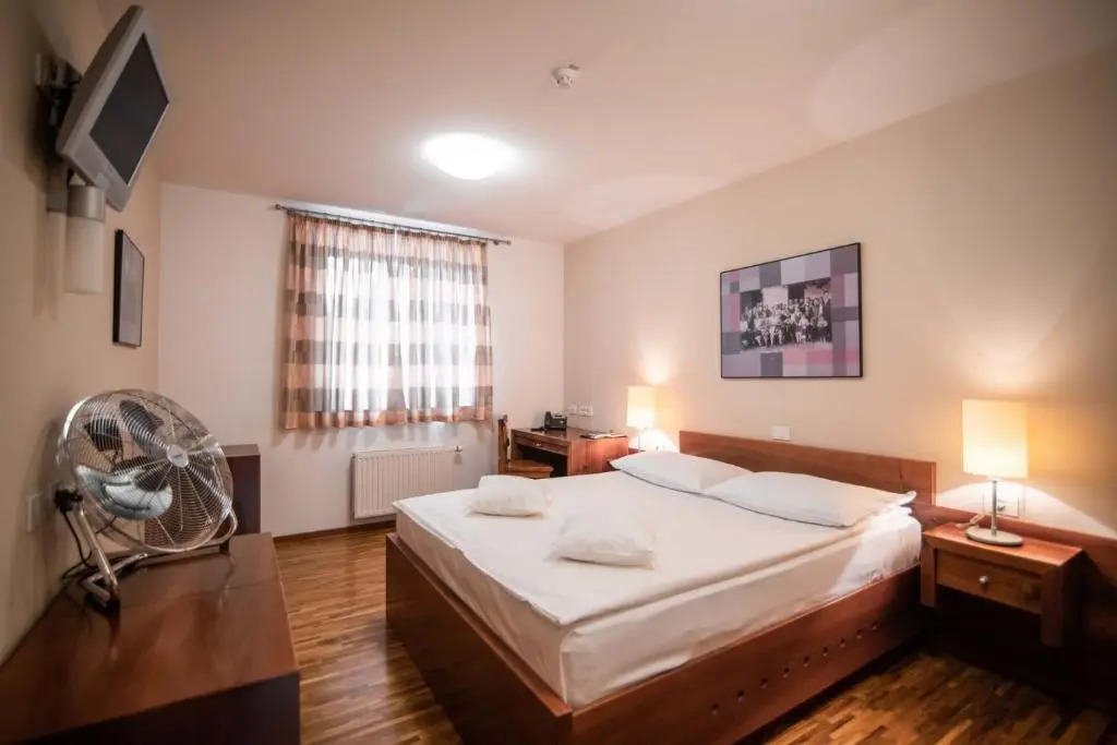 Hotel Dvor Jezersek Brnik