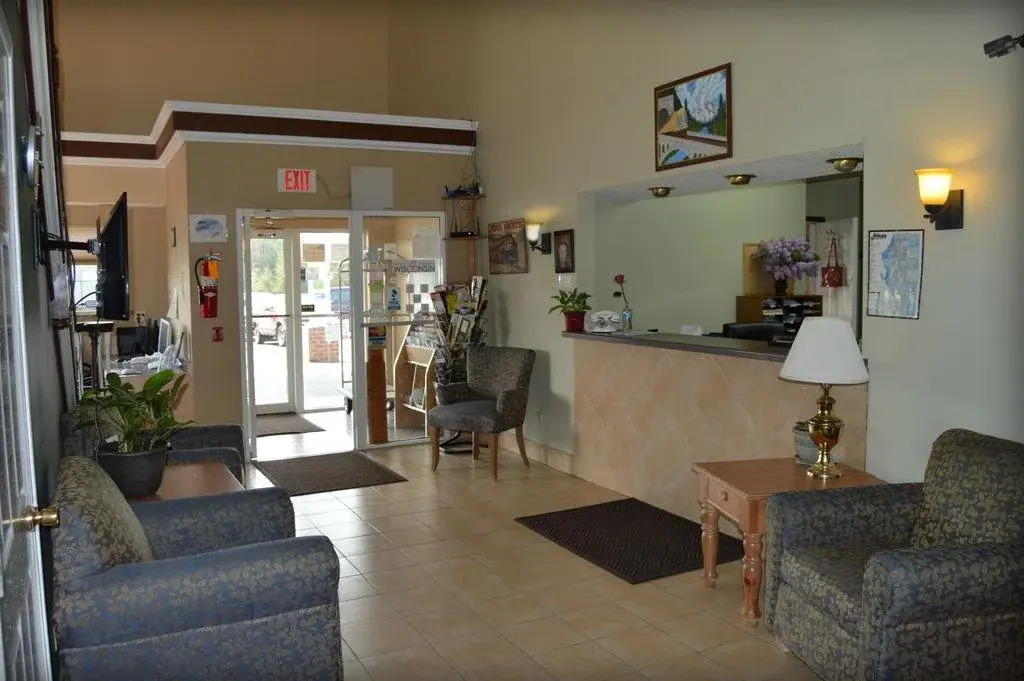 Adams Inn and Suites