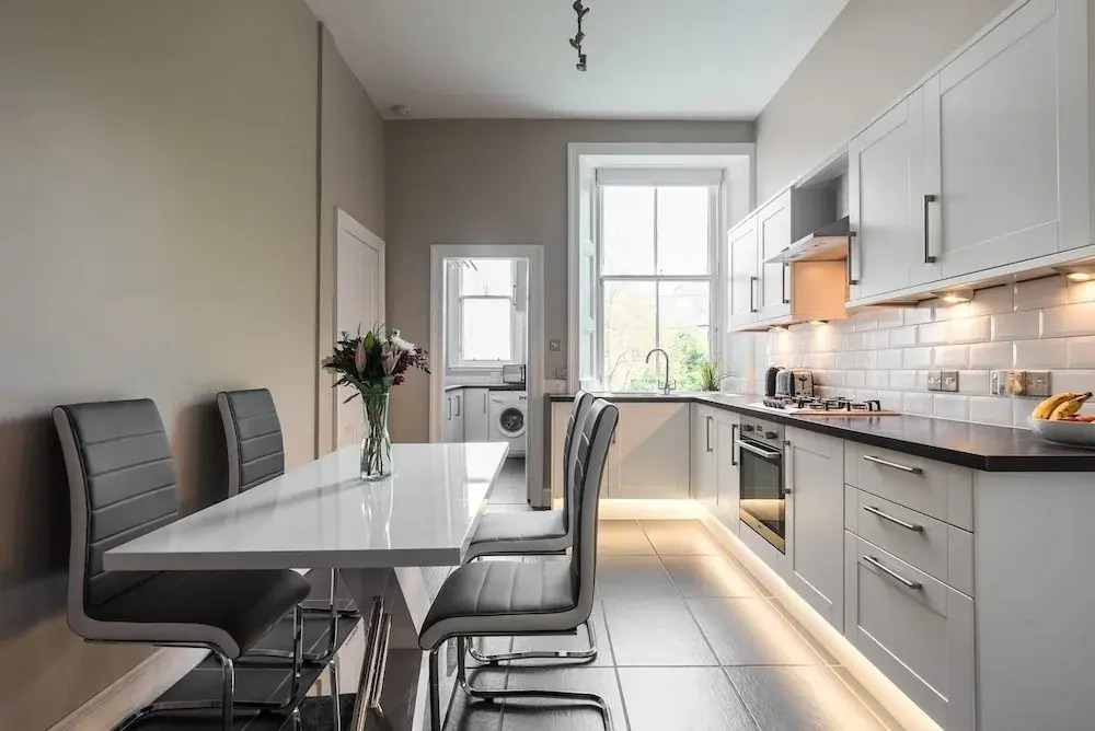 Sleek and Modern 2BR Home Near City Centre