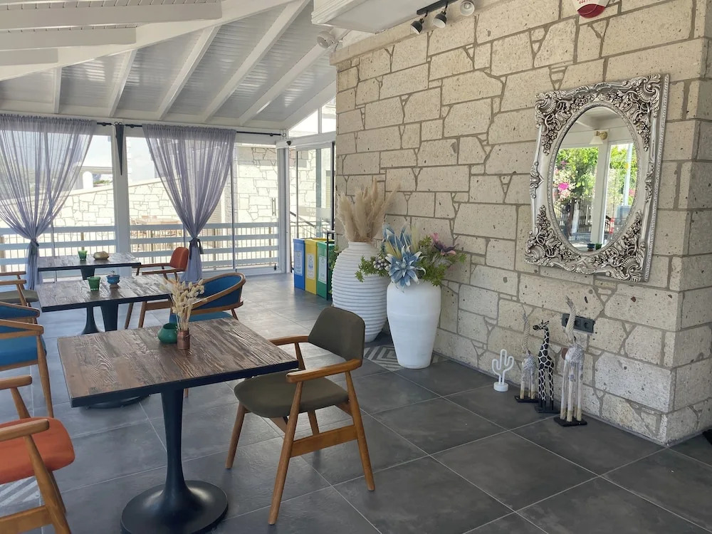 LETRO MAISON ALACATI HOTEL