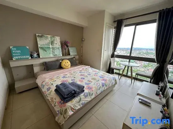 Studio with kitchen on the 42nd floor near walking street with panoramic view and side sea view