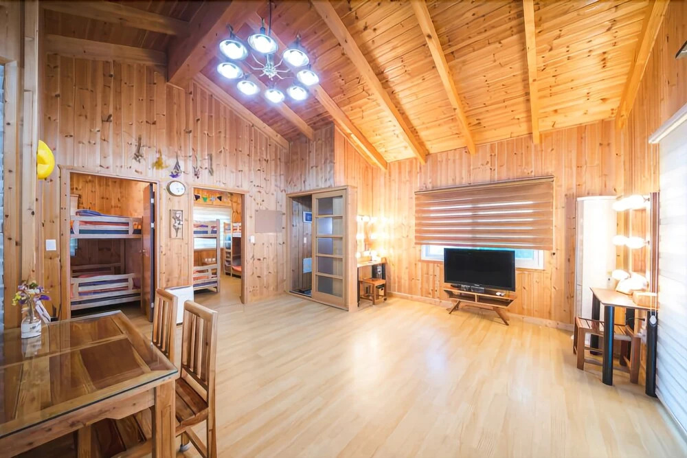 Jeju Hyeoppjae Some&ssam Guesthouse