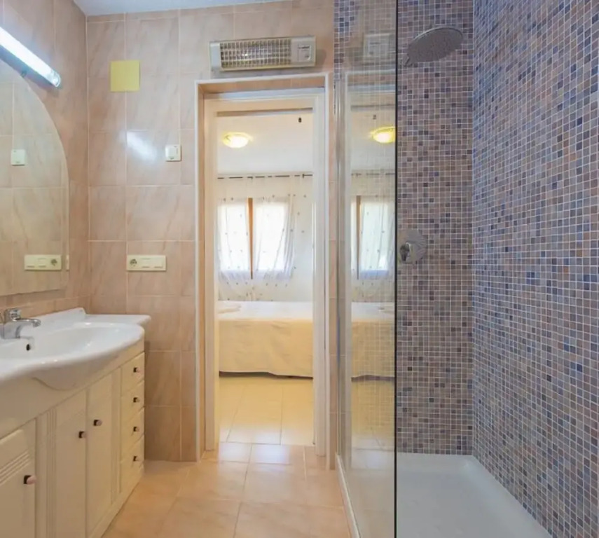 Villa - 4 Bedrooms with Pool and WiFi - 106418