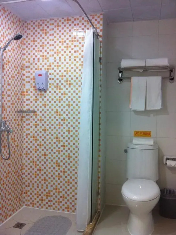 Home Inn & Suites (Qingdao Licun Metro Station Pedestrian Street Branch)
