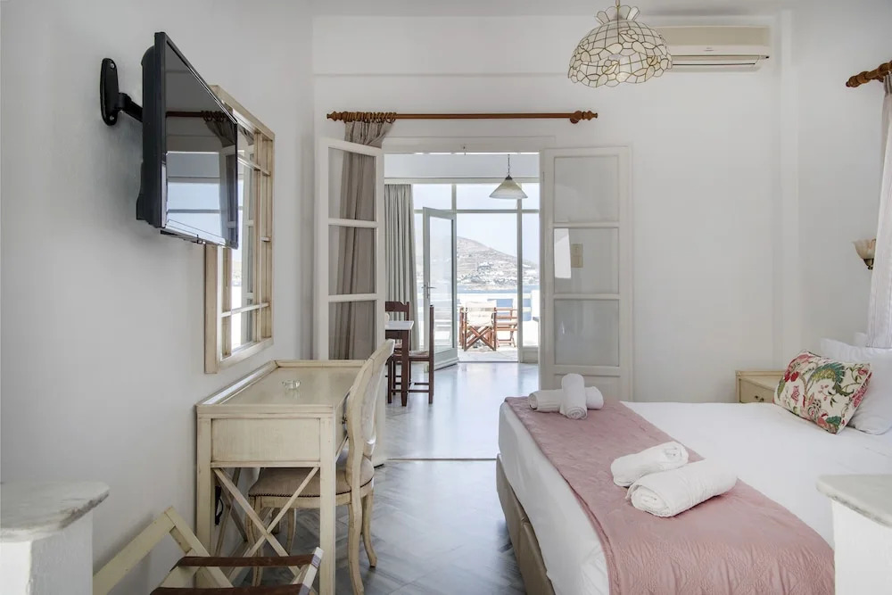 Hara Studios and Apartments