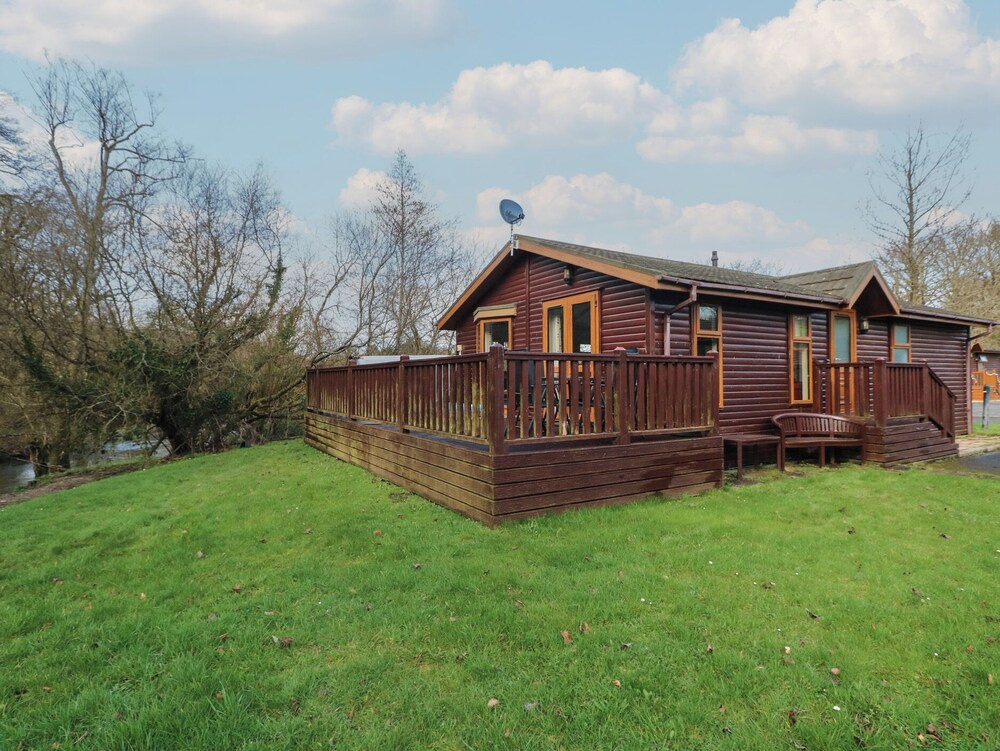 3 Riverside Lodge
