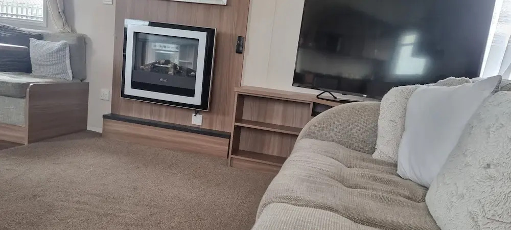 Lovely 8 Berth Direct Beach Access