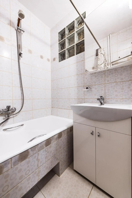 Cozy Apartment in Kaunas with Free Parking