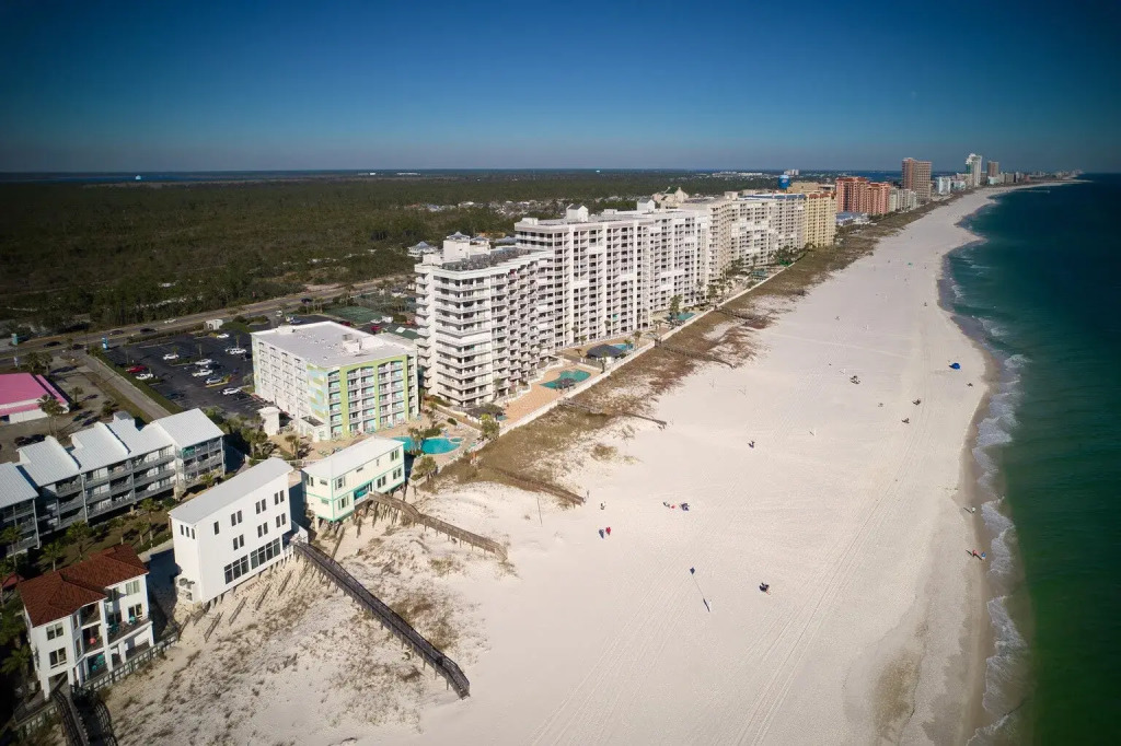 Spacious 4th floor condo ON THE BEACH in the heart of Orange Beach