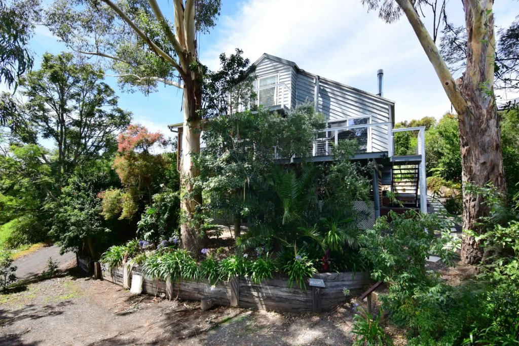 Treetops - Newly renovated, in the village!