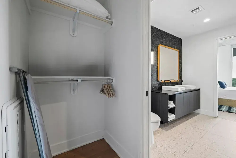 Rainey St 1BR | Heated Pool | Gym | Bar | DT ATX