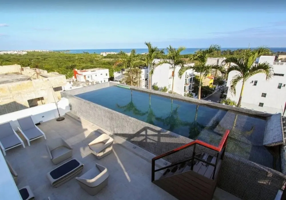 Bright Studio on 5th Avenue with a Rooftop Pool which has Ocean View!