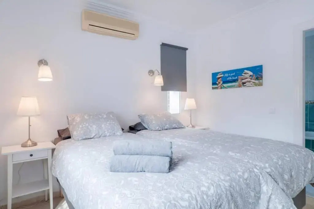 049 - Modern & Spacious Holiday Villa With Private Pool