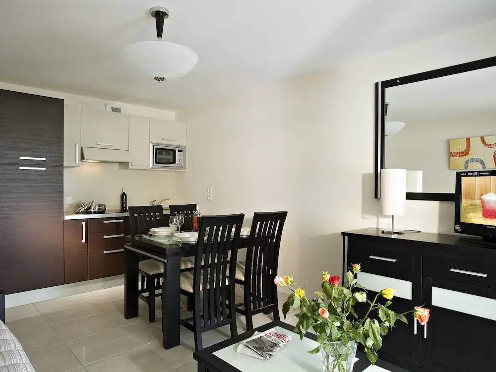 Luxury Apartment With Large Terrace