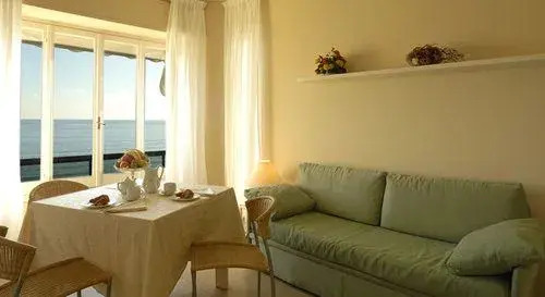 Residence Sole Mare Alaxi Hotels