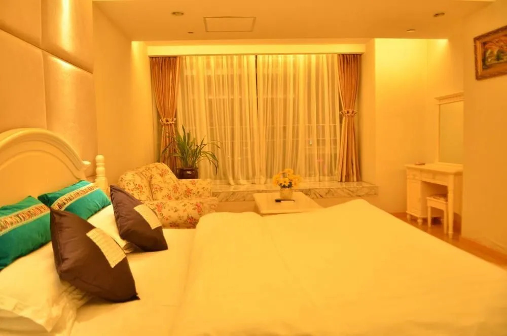 Four Leaf Clover Boutique Apartment Hotel