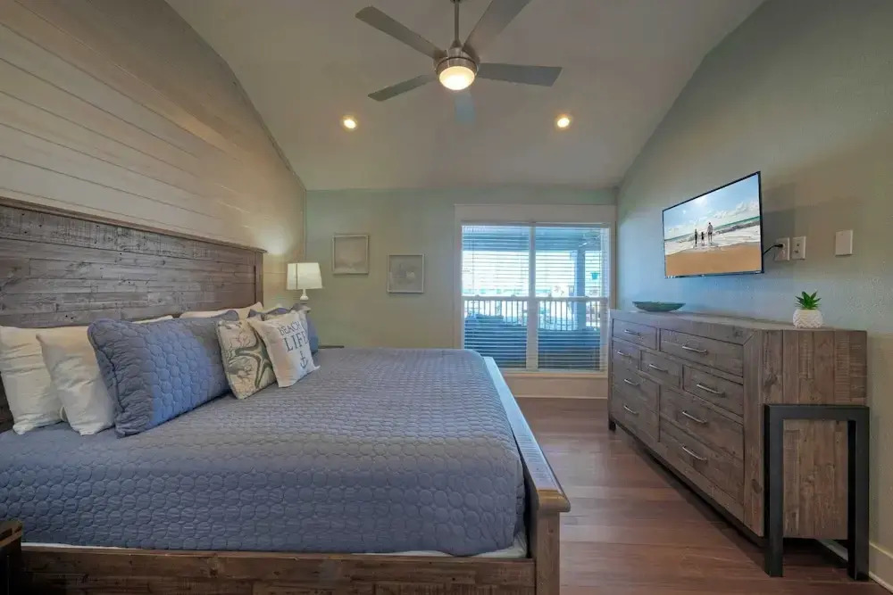 Trout Street Buyout 3 Port A Marina-front Homes Water Views + Pet-friendly Options 16 Guests