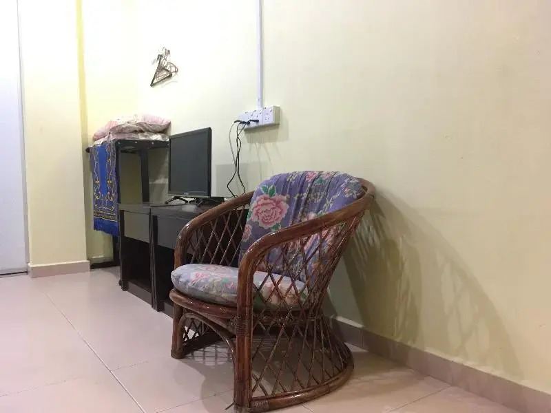 Azra Inn by OYO Rooms