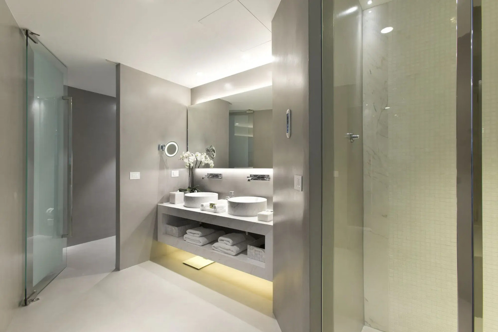 Grace Hotel, Auberge Collection