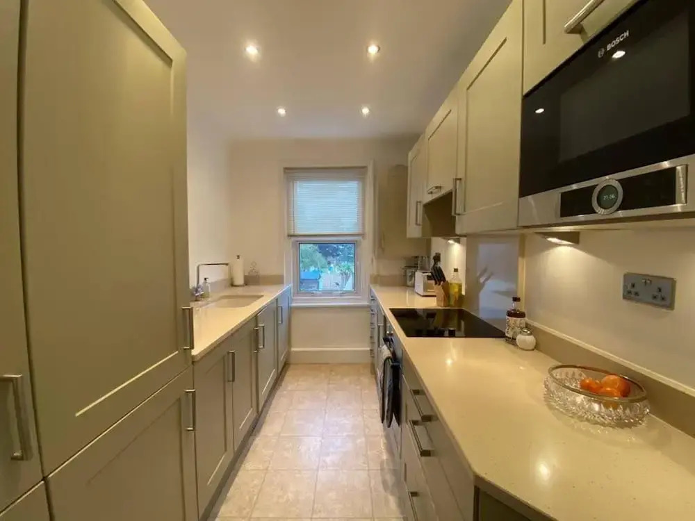 Luxurious, Spacious, Quiet, Near Beaches and Town