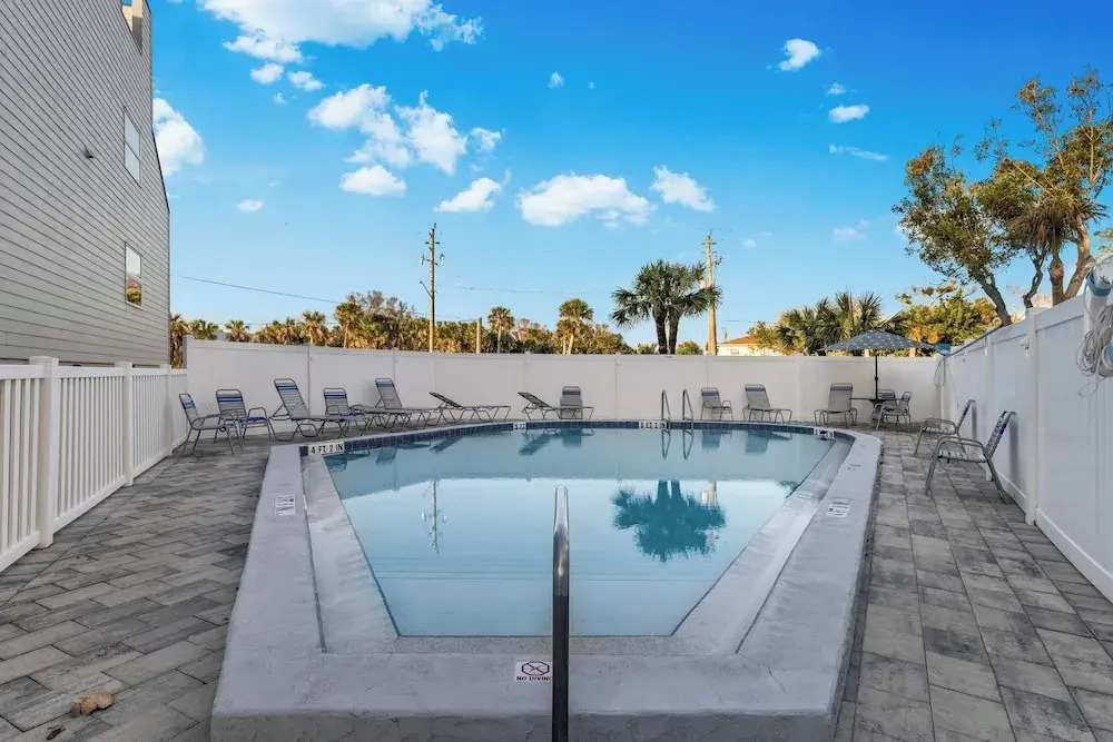 Beachfront Condo w/ Balcony on Manasota Key