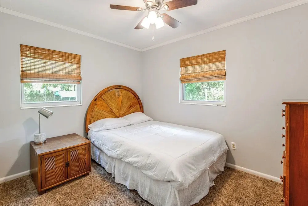 Mid-century Gainesville Getaway: 3 Mi to UF Campus