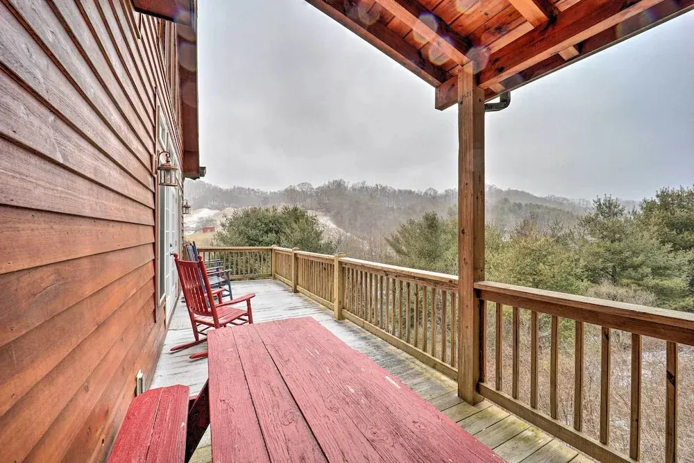 Hot Tub & Game Room: 'A Mountain Dream' in Vilas