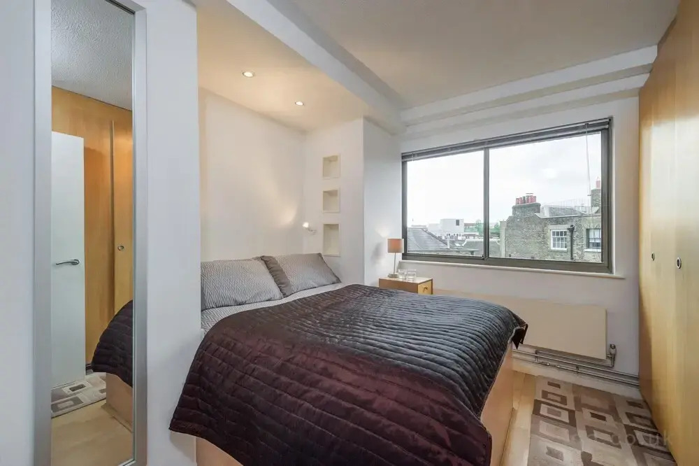 Apartment 8, County House, Central London