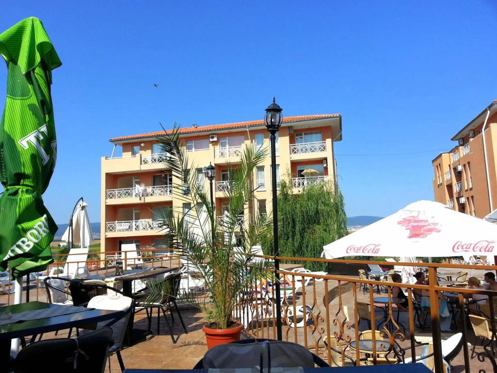 Apartment in Sunny Day 6
