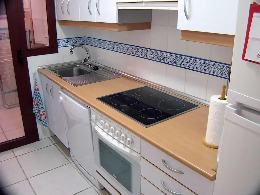 Venavera D30B - Ground Garden 2 Dorm 1 Bath, Walk to Beach