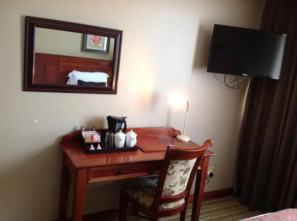 Emakhosini Hotel On East