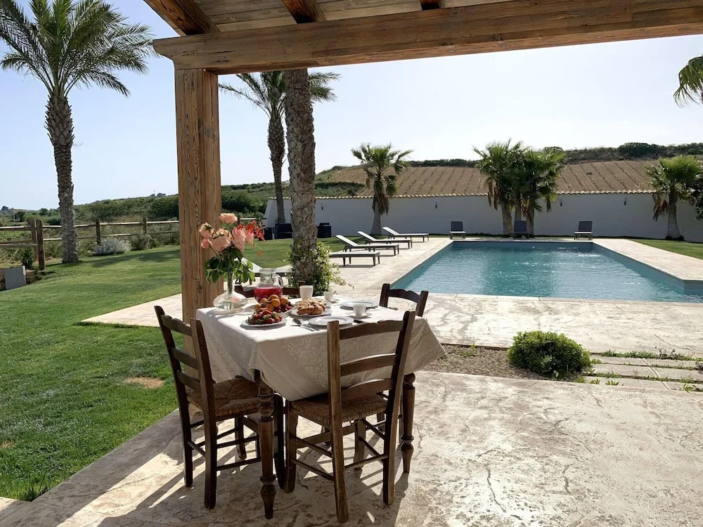 Charming Villa With Swimming Pool