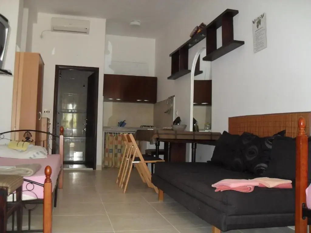 Apartments Colic