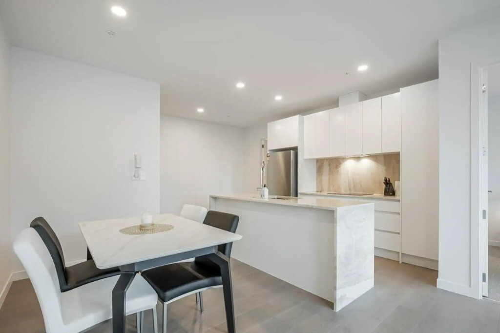 Modern Bright Central Apartment by Zodiak Stays