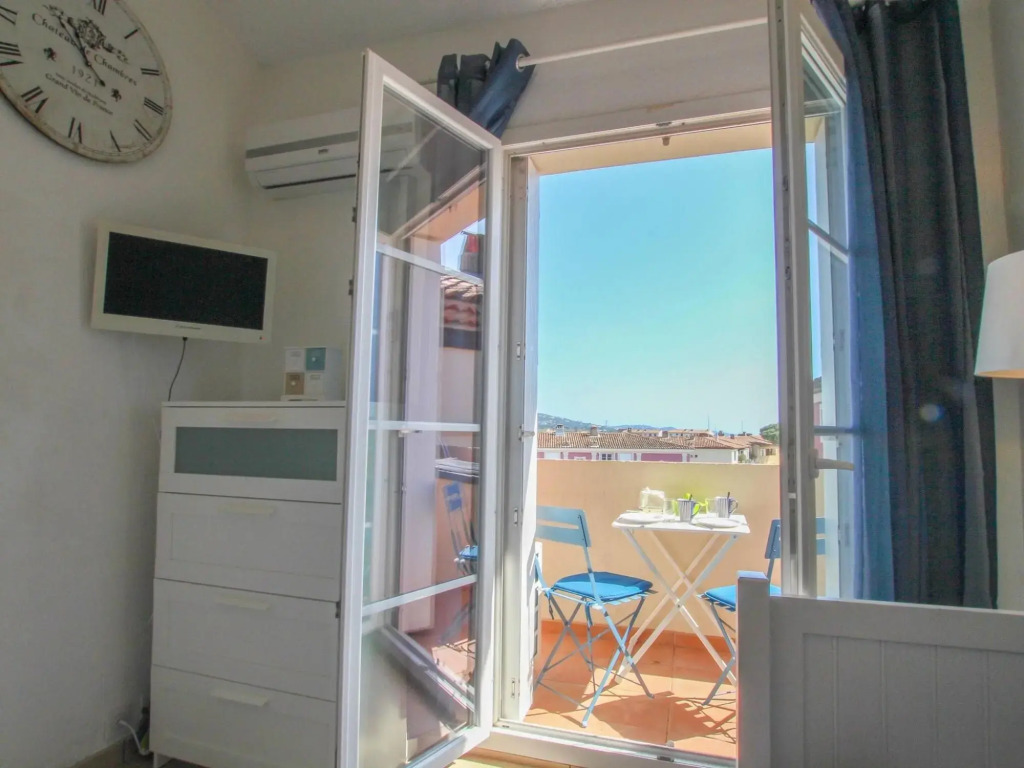 Snug holiday home in Port Grimaud near the beach