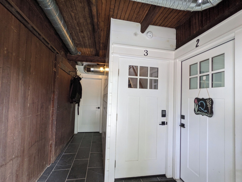 Hay Loft Apartment in Barn - Goshen