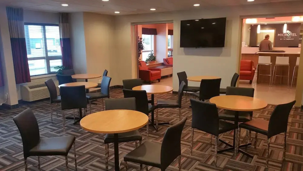 Microtel Casselman