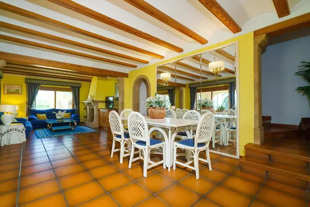 Villa Cantallops
