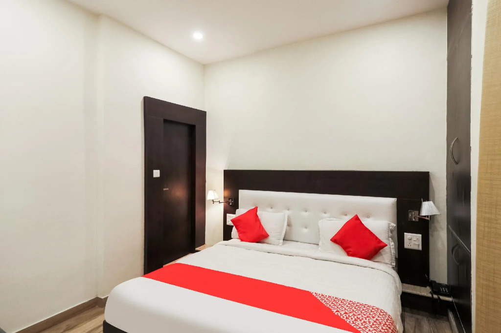 OYO 12770 Hotel Mirage Residency