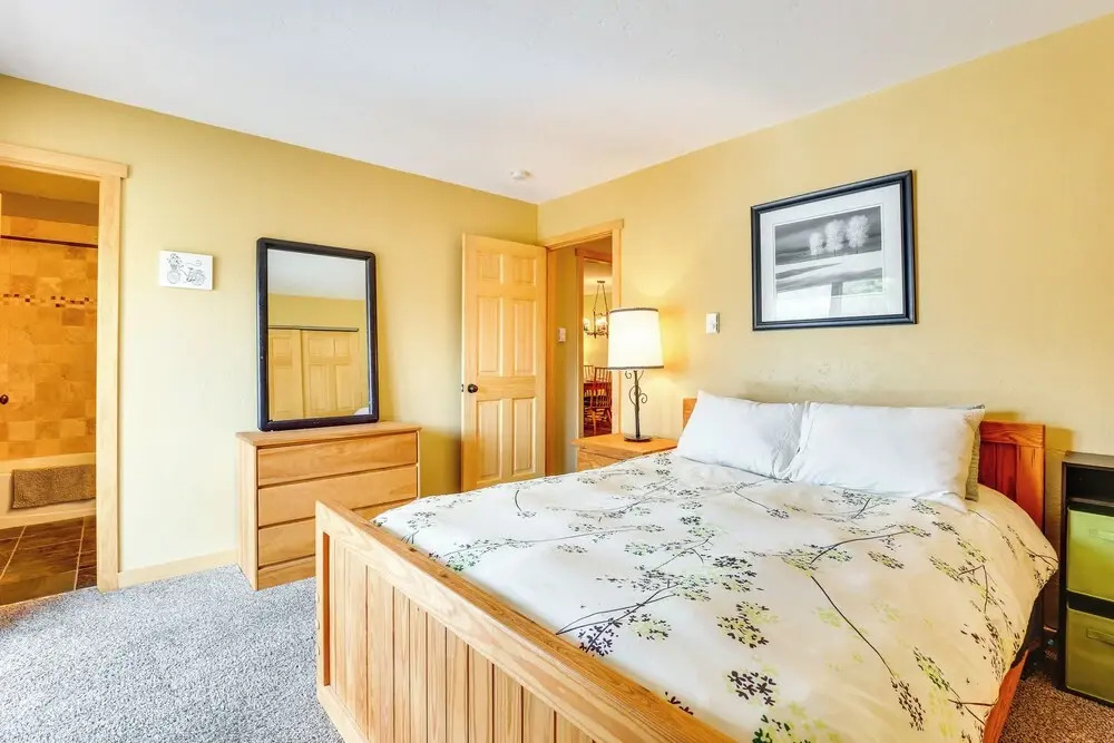 Cozy Winter Park Condo w/ Hot Tub & Shuttle!